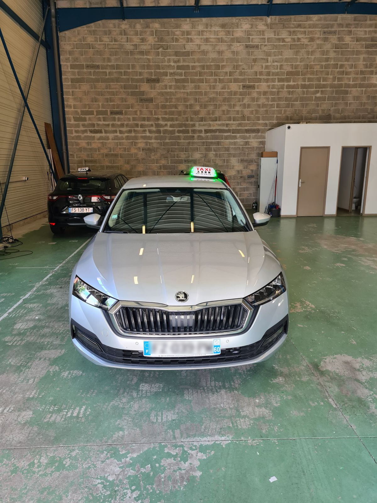 LC Taxi près de Méru
